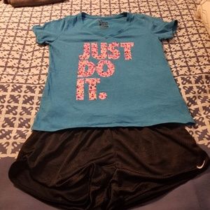 Nike ladies sz Large outfit like new